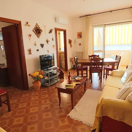 Holiday home On The With Balcony, Wi-fi & Air Conditioning; Parking *