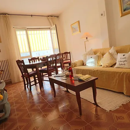 On The With Balcony, Wi-fi & Air Conditioning; Parking Holiday home *
